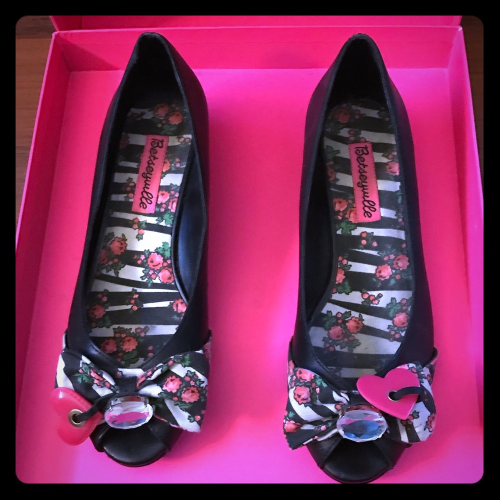 🌟🎉HP🎉🌟Betsey Johnson Flats size 6.5